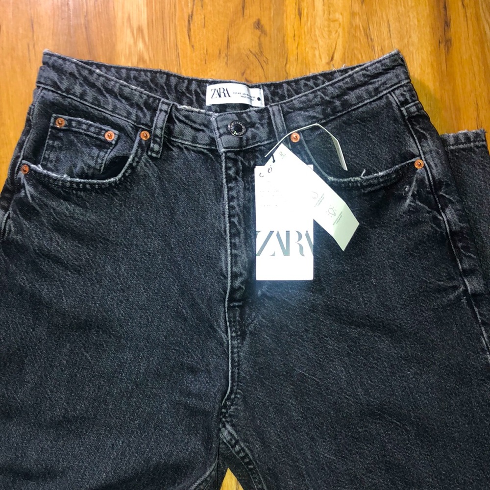 Brand New Zara Washed Black Size 8 90s Mom Jeans!!